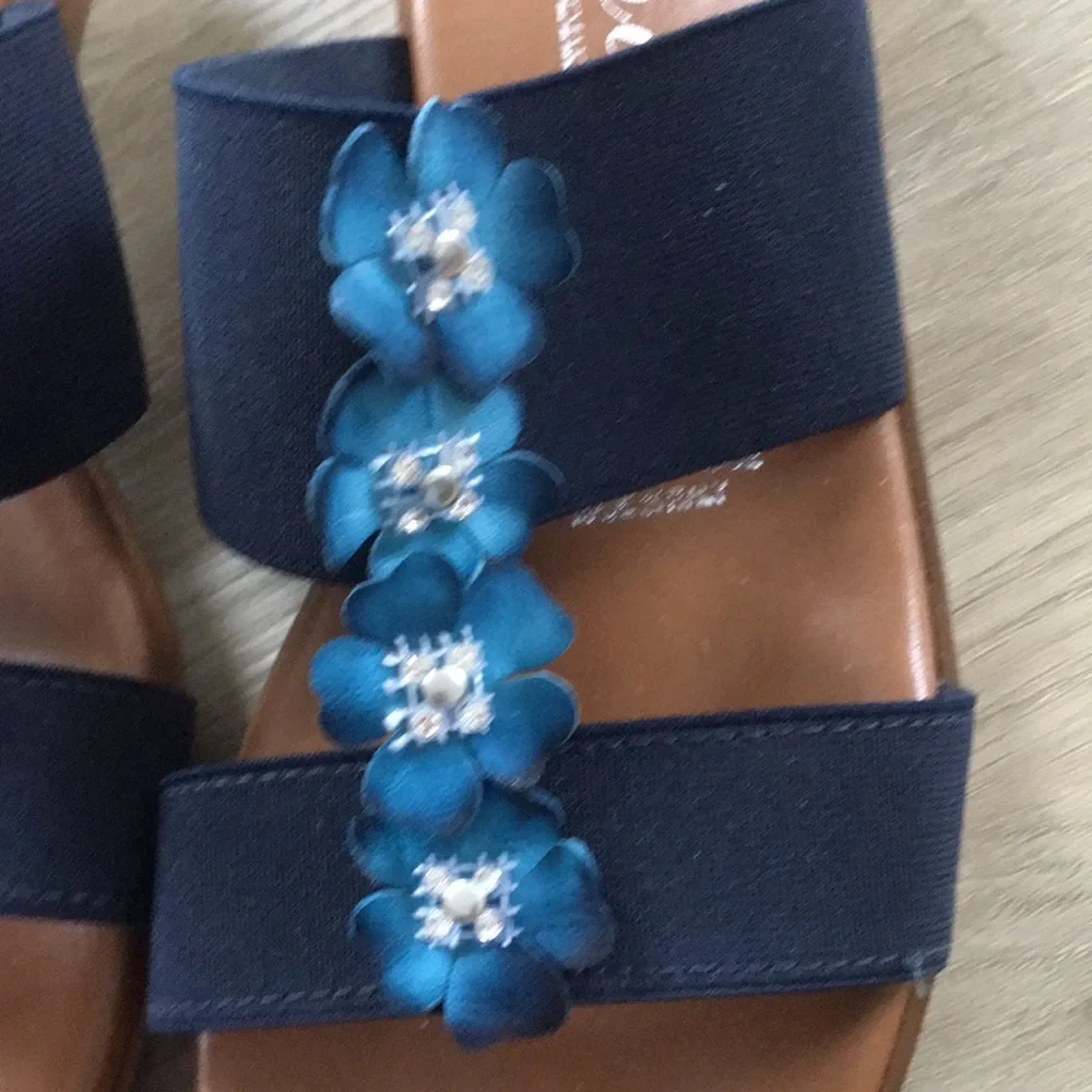 NWOT Italiana heeled sandals - Picture 2 of 6